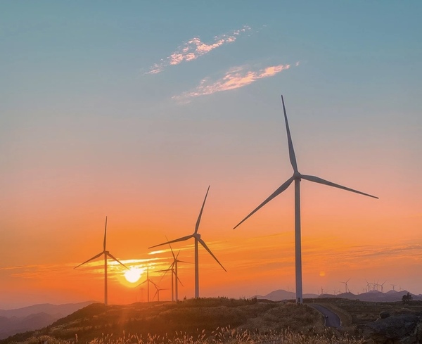 918.com新能源公司贵州分公司-——苟杰《橙霞漫山，风轮追日》.jpg